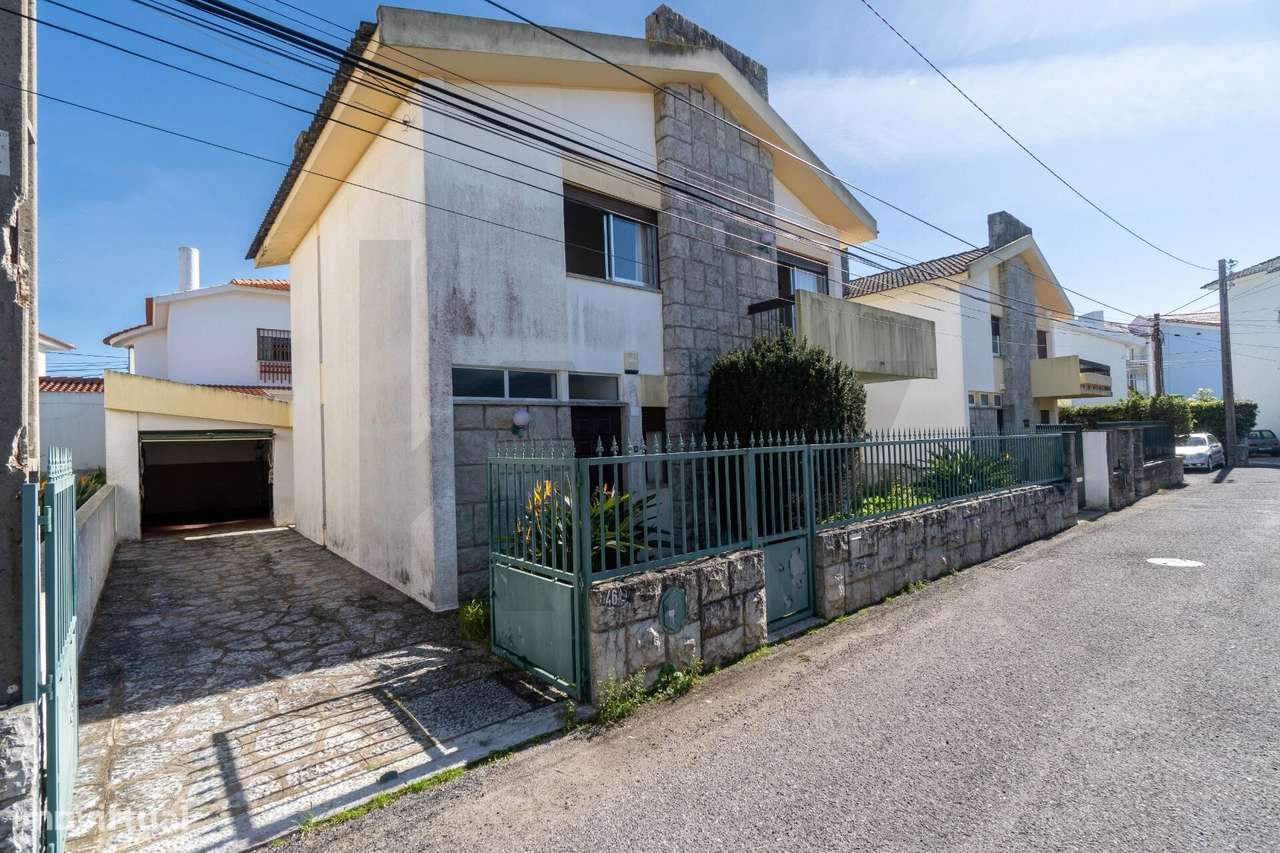 Moradia com Jardim e Excelente Exposição Solar nas Areias Estoril - Grande imagem: 4/40