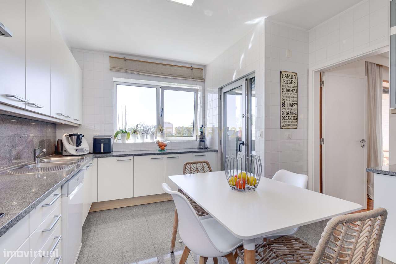 T4+1 na 1ª linha Condomínio fechado Parque das Conchas-26