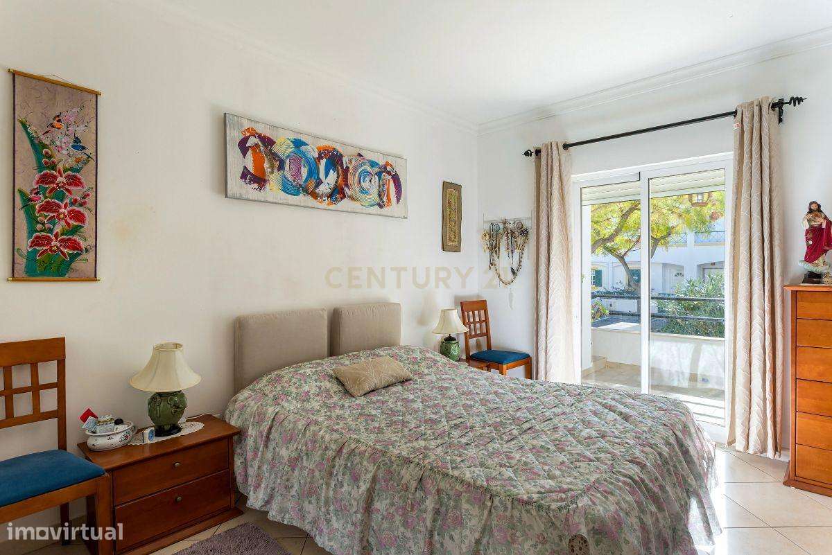 Apartamento T2 com Grandes Varandas e estacionamento no Mato Santo Esp-14