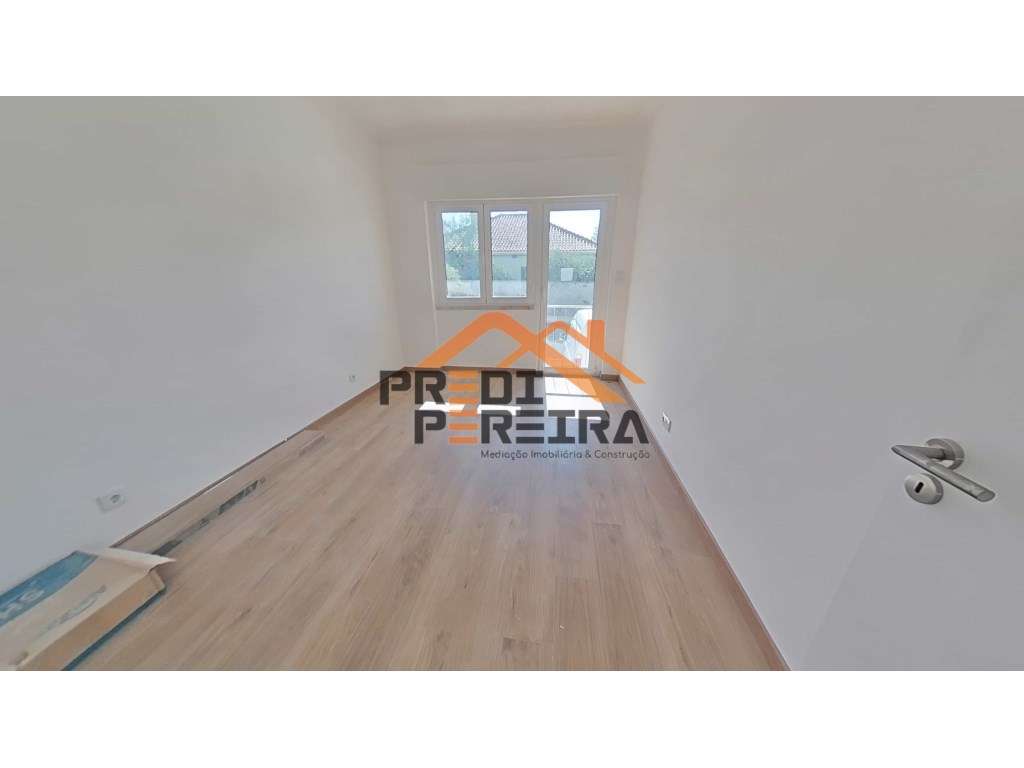 Imóvel T3, totalmente remodelado, com acabamentos de qualidade.-12