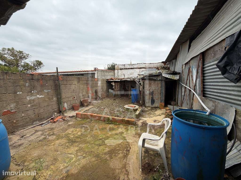 Moradia T2 com quintal e garagem em Selmes-25