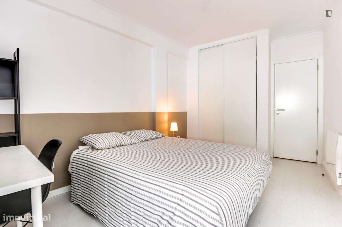 Quarto - localizado em Baixa Coimbra - Grande imagem: 2/8