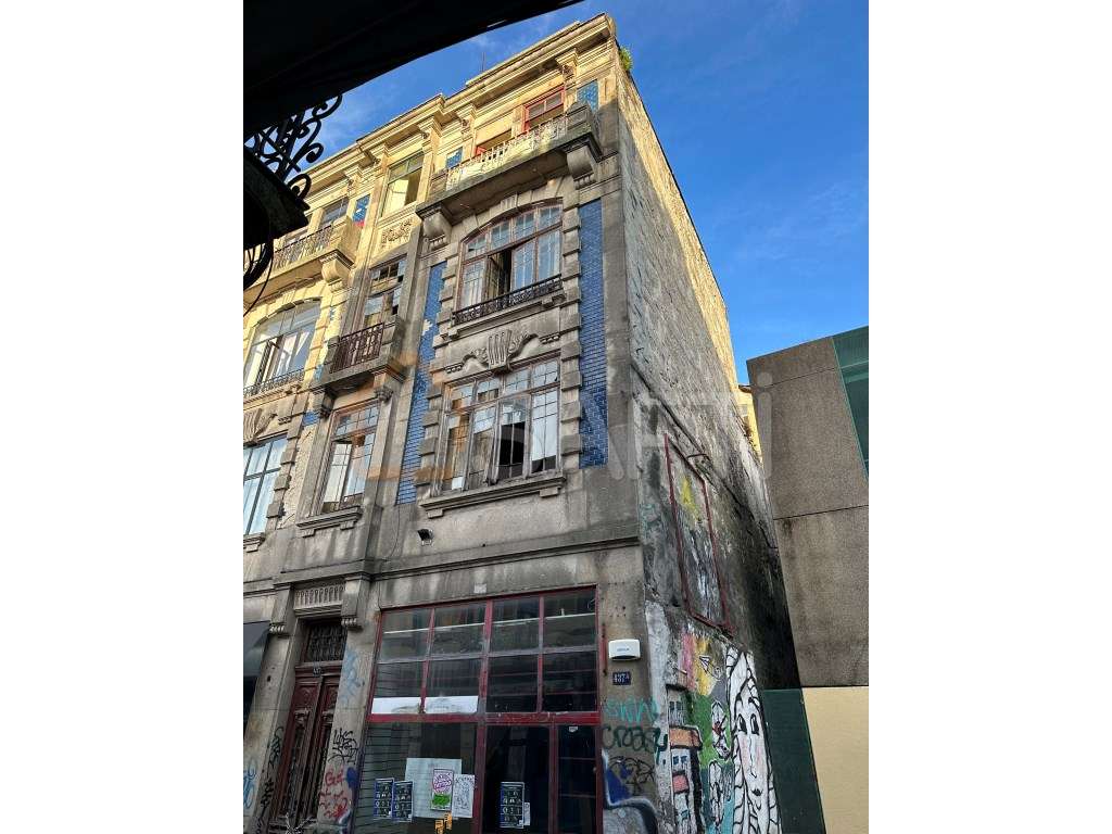 Prédio com projeto de reabilitação aprovado - Grande imagem: 2/17