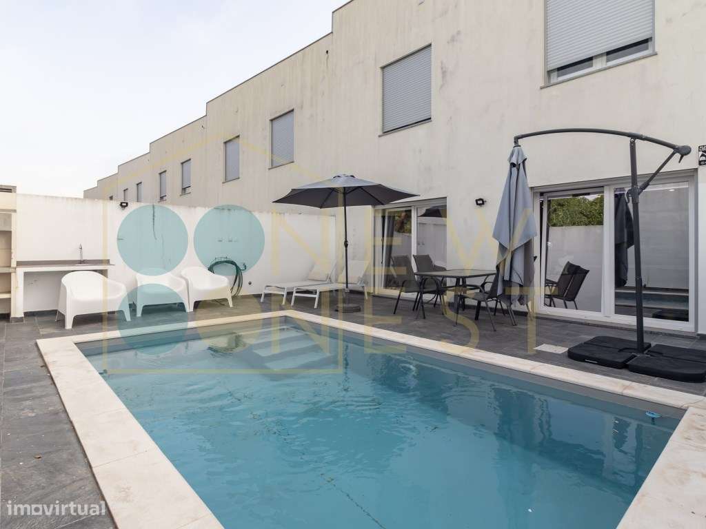 Moradia T4 com piscina e garagem nas Manteigadas | Setúbal-43