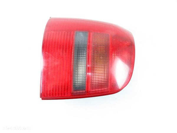 LAMPA LEWA TYLNA AUDI A4 B5 Avant - 8