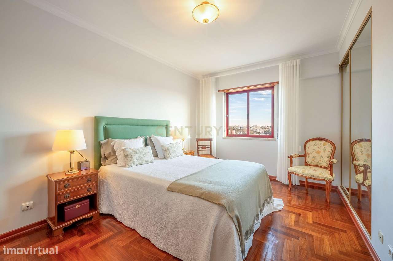 Apartamento T3, com Box de 85 m2 e Arrecadação em Odivelas-9