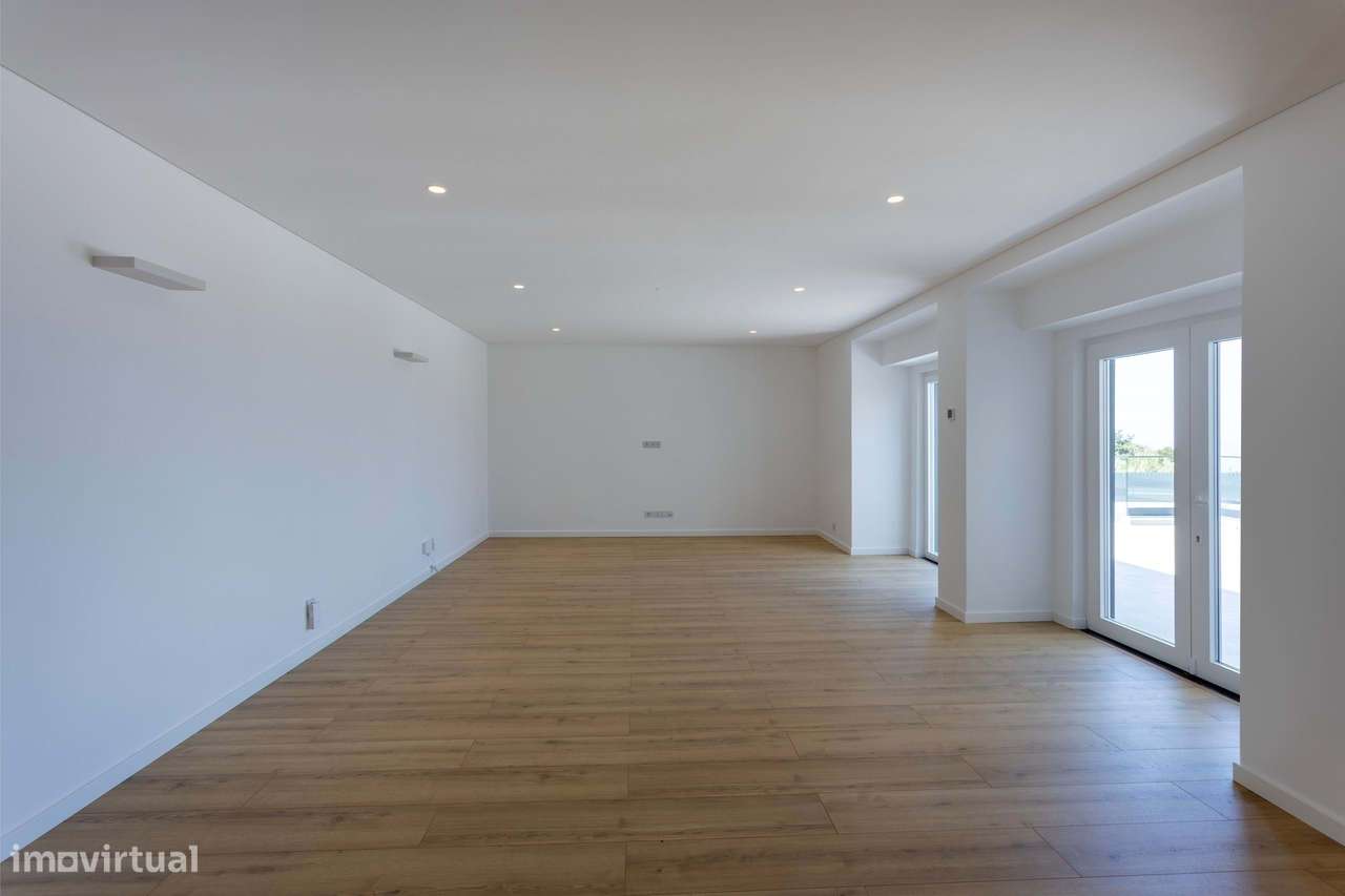 Moradia T6 com Piscina, Vista Mar e Terreno de 3.920 m² | Azoia, Sintr-31