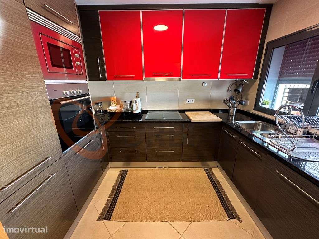 Moradia para venda com 5 quartos mobilada e com piscina e garagem e... - Grande imagem: 3/45