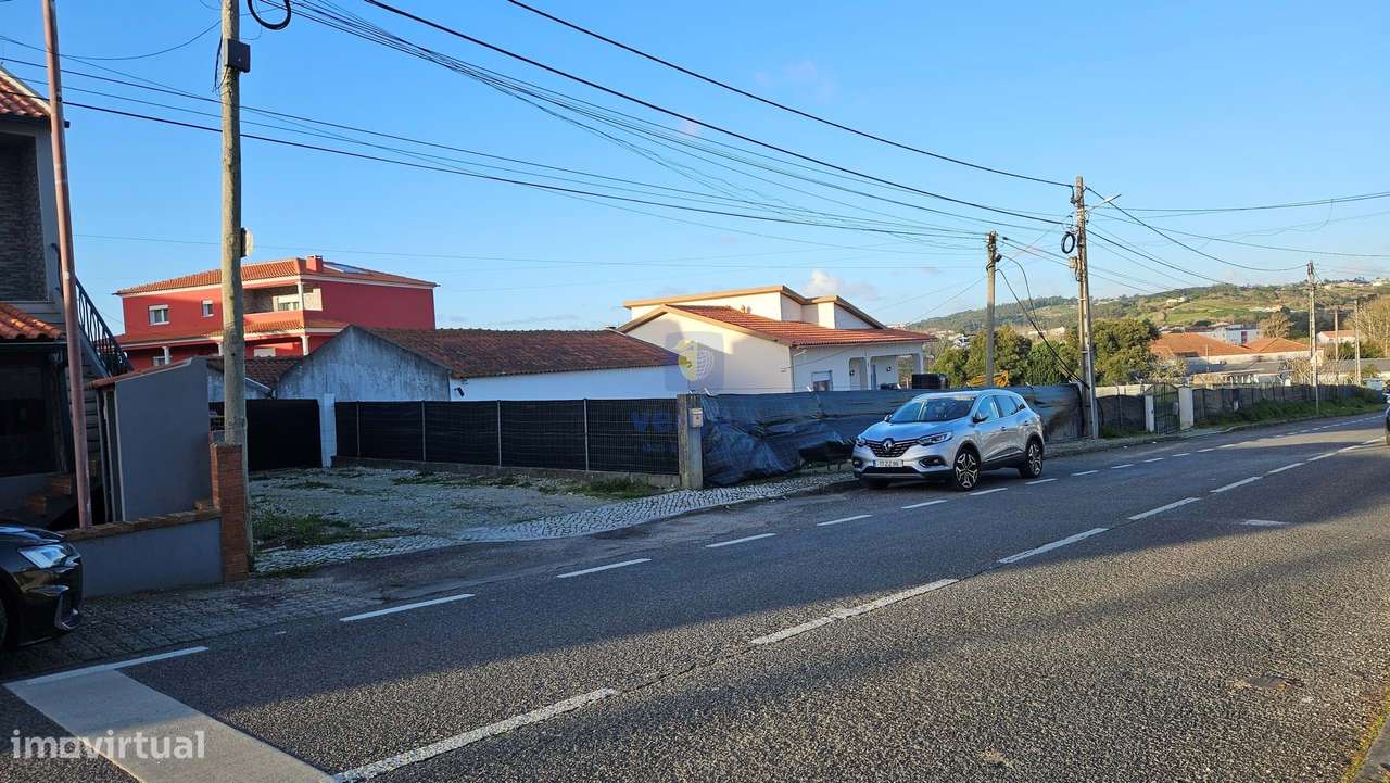 Edifício para Habitação e Comércio - Moradia T3 Renovada c/ Terraço e-40