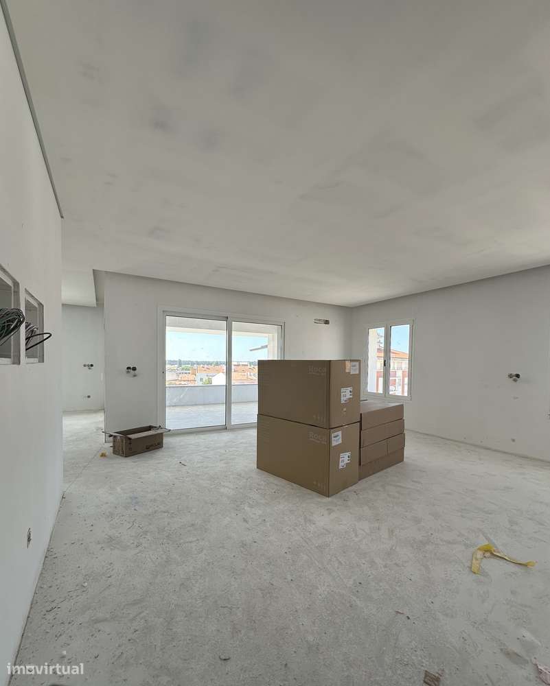 T4 em construção junto à Rodoviária. Vende o Construtor.-1