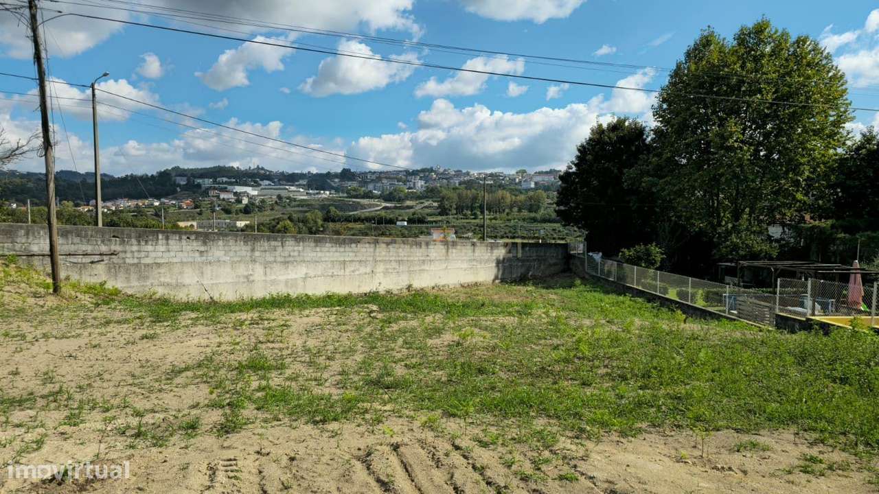Moradia para recuperação + terreno com 1089m2 com viabilidade de const-4