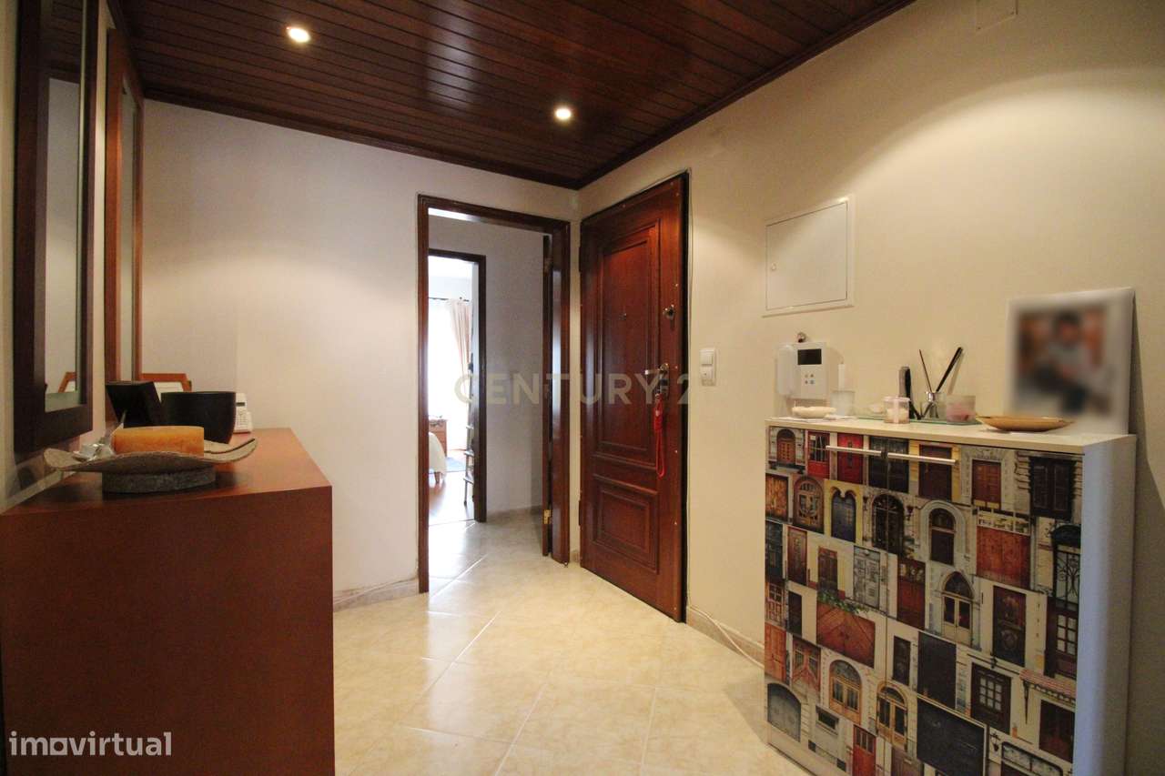 Apartamento T3 em  Santa Marta Do Pinhal com Parqueamento e Arrecadaçã-11