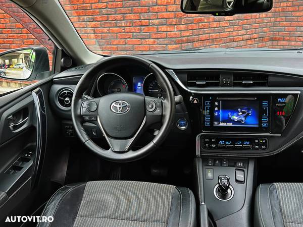 Toyota Auris 1.8 L VVT-i HSD Luna - 10