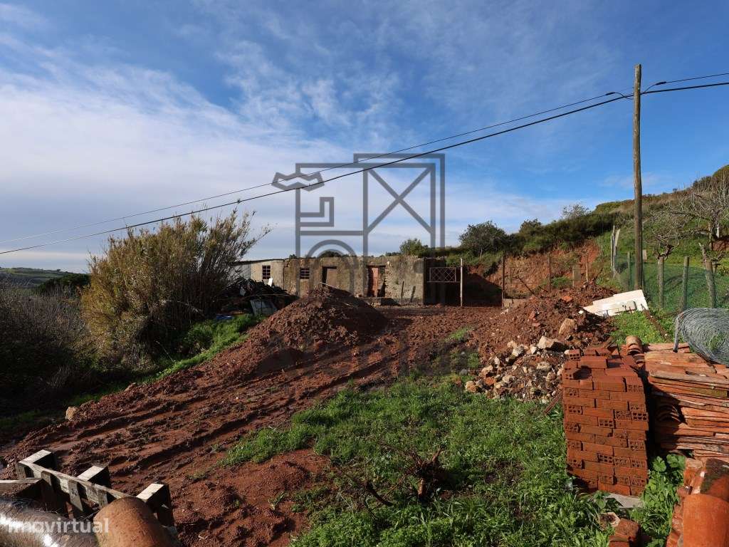 Moradia para restauro em Alenquer-22