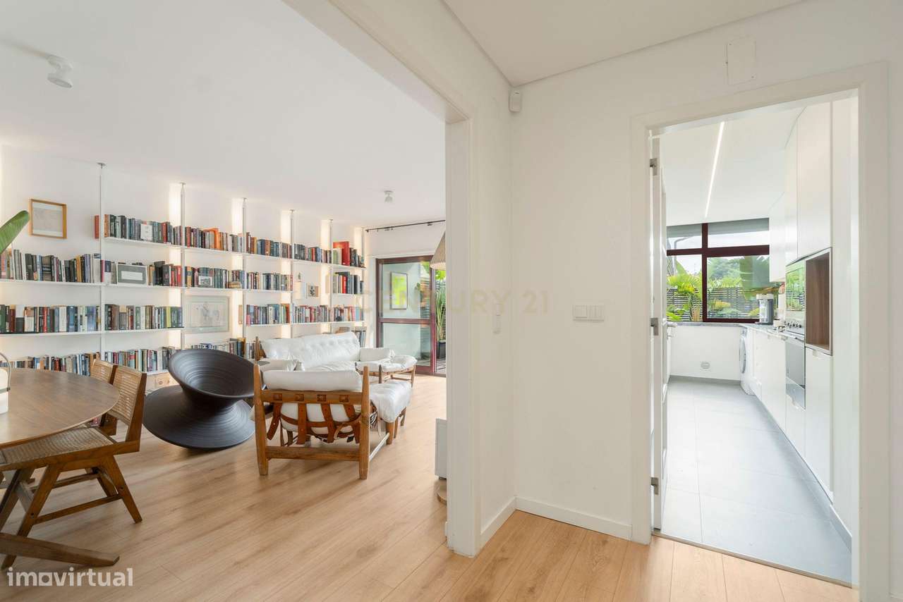 Apartamento Mobilado de 3 Quartos e Varandas Amplas no Bairro de Rosár - Grande imagem: 2/24