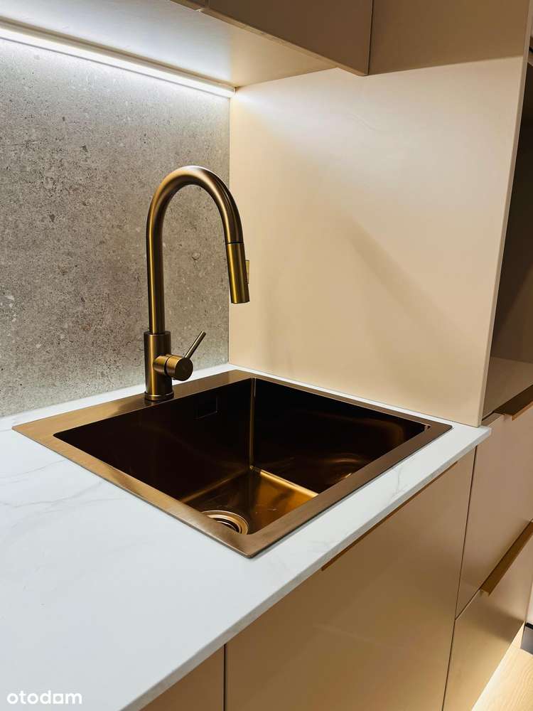 Ustawna kawalerka po remoncie w kamienicy – gotowa do zamieszkania-6