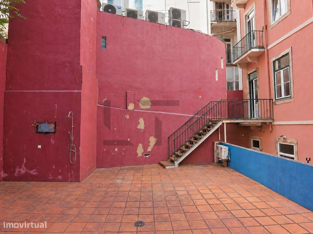 Apartamento T3+1 com Pátio Privado a 2 passos da Av. da LIberdade p...-12