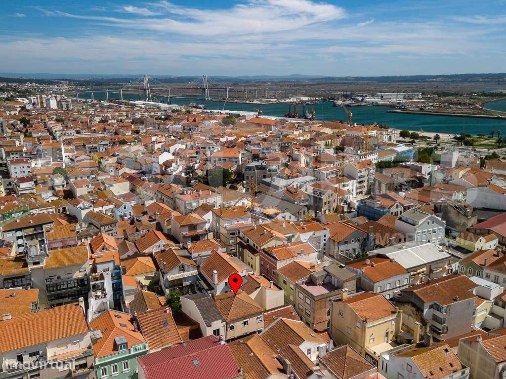 PRÉDIO COM 3 APARTAMENTOS NO CENTRO HISTÓRICO FIGUEIRA DA FOZ-50