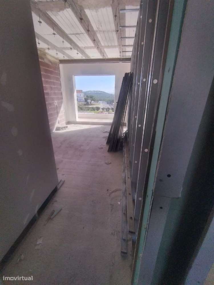 Moradia t-4 em construção pederneira -Nazaré com piscina const de luxo-18