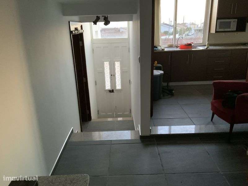 Arrendamento moradia tipo T5 - Grande imagem: 5/9