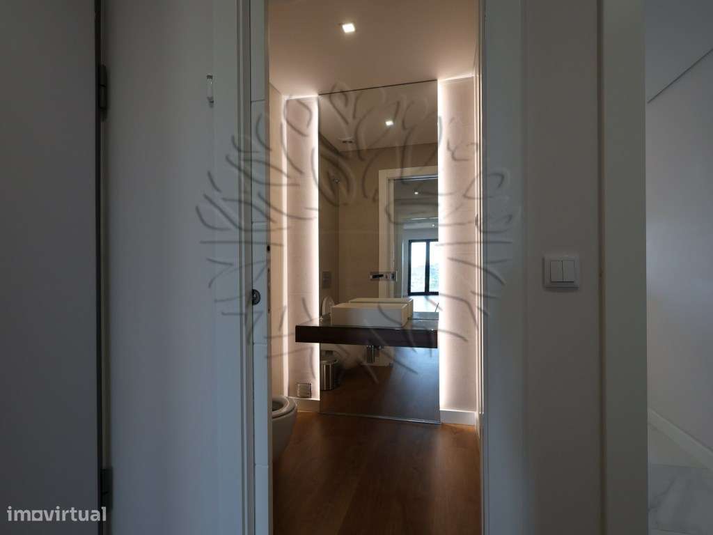 Apartamento T3 usado como novo em Vale Salgueiro, Montijo. Com 196 ...-19