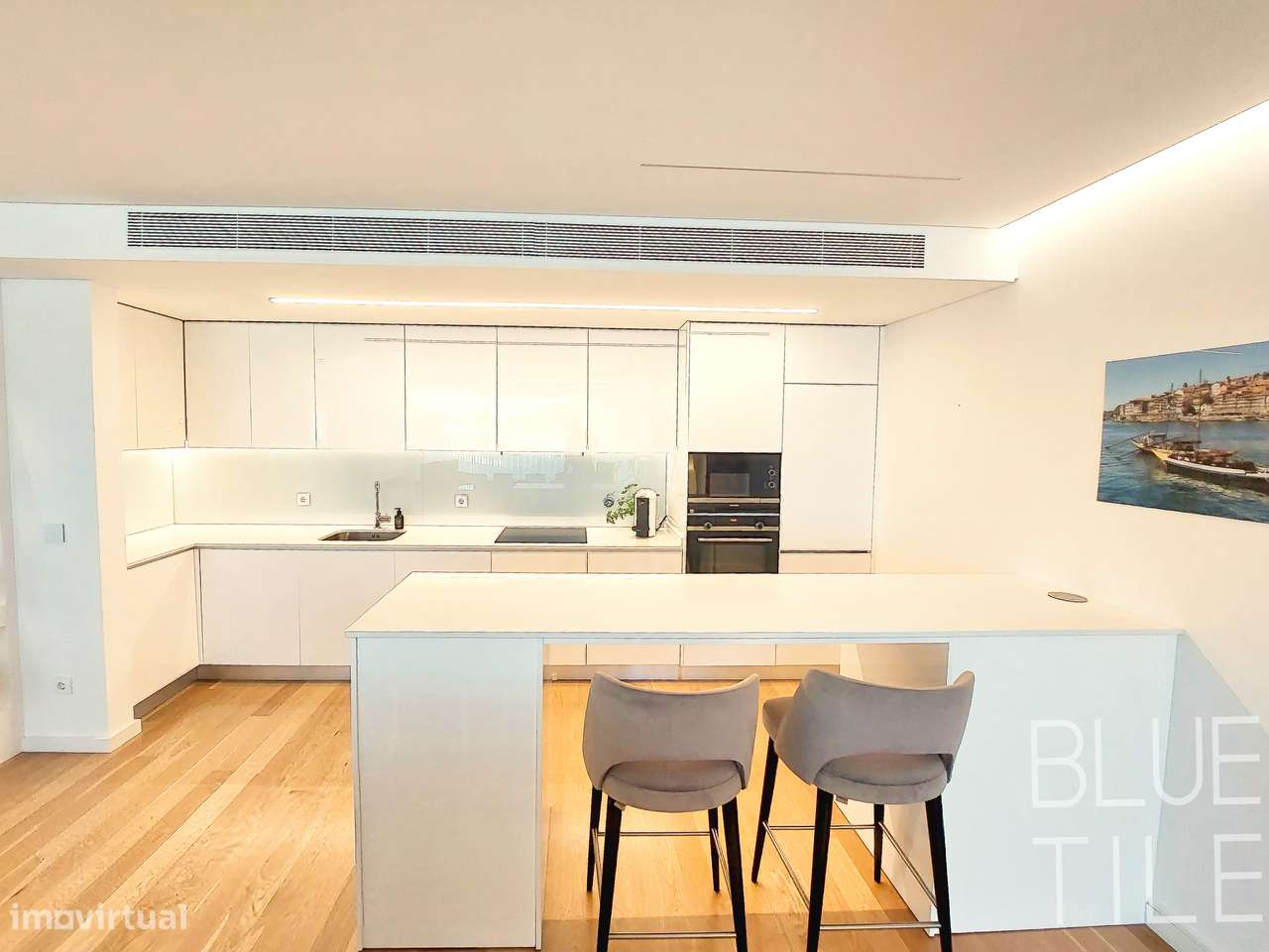 Apartamento T3 – último piso, garagem fechada, primeira linha de praia-11