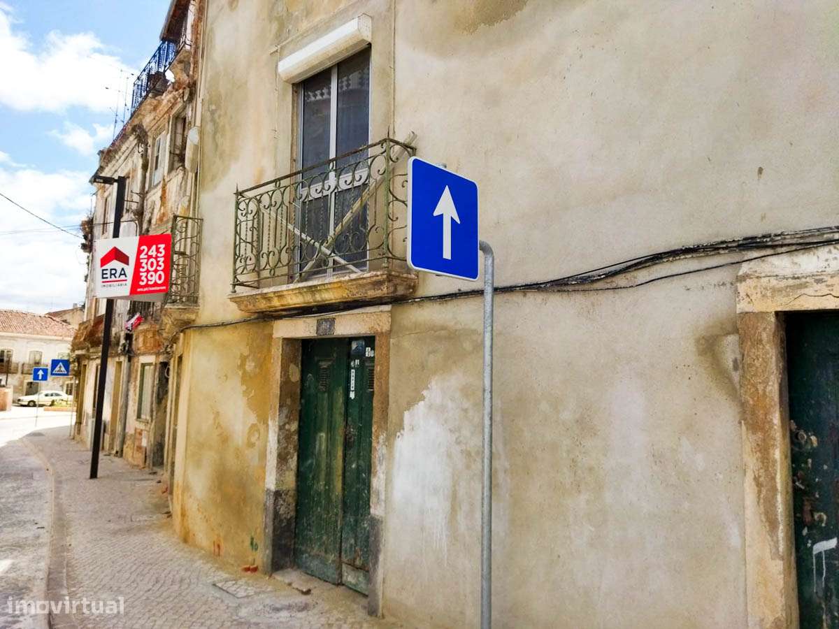 Prédio próximo do Rio Tejo - Grande imagem: 2/6