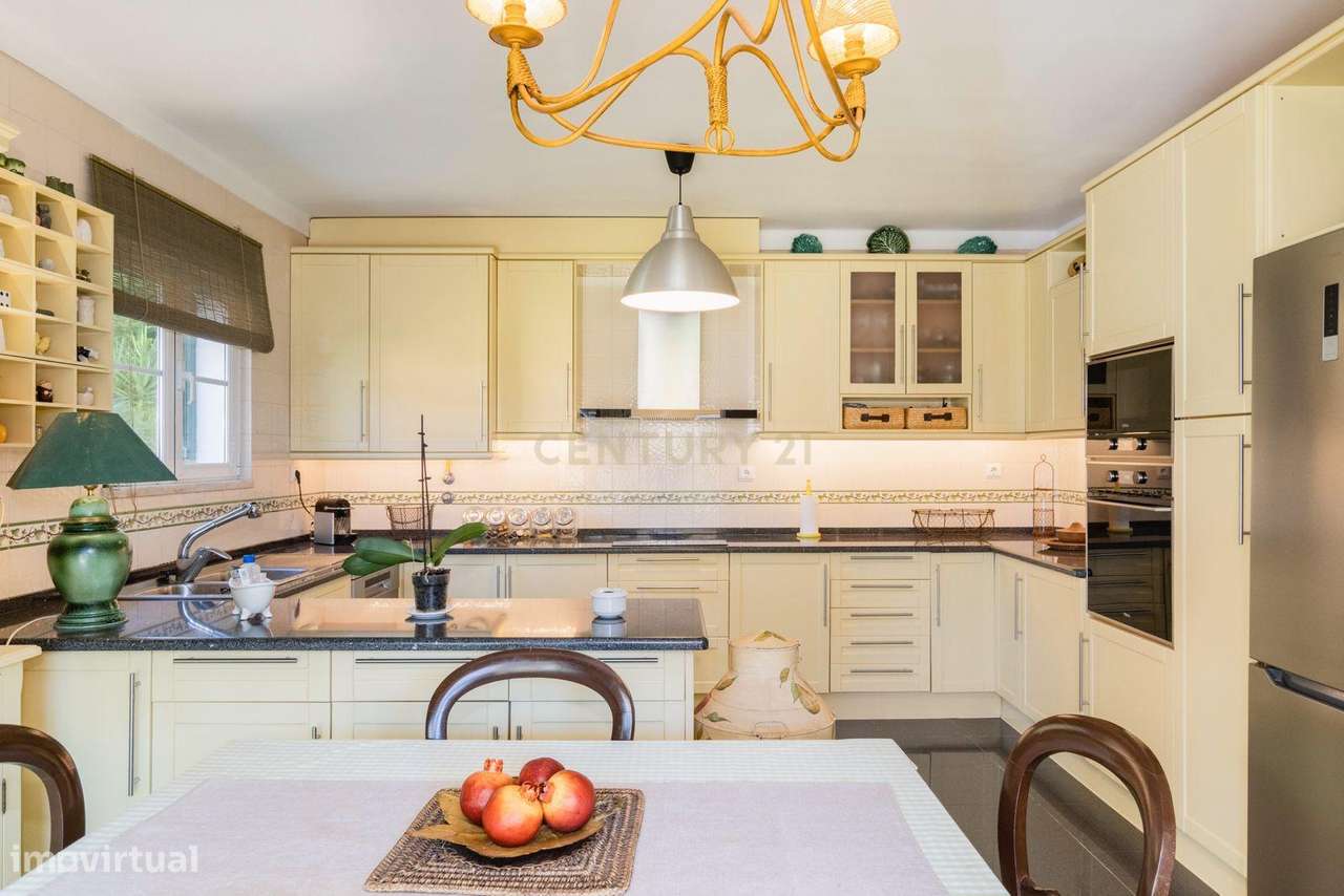 Moradia Isolada T6 com Garagem e Piscina Coberta na Quinta da Beloura-5