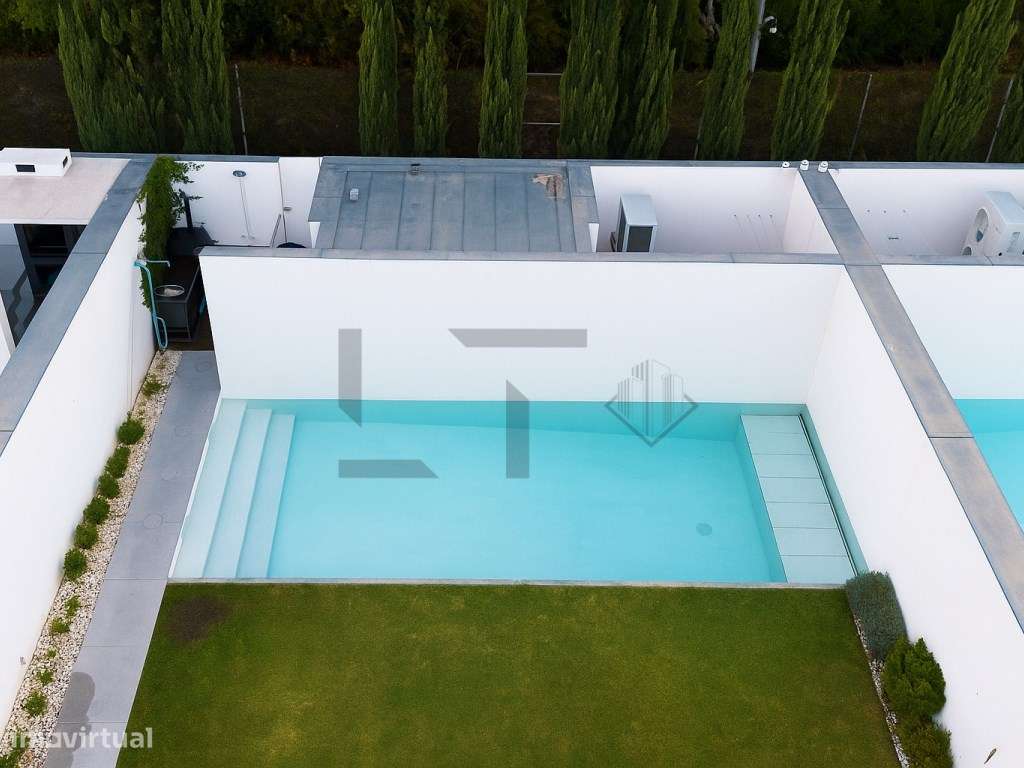 Moradia T4 com Jardim e Piscina Privada para Venda no Paço do Lumia...-9