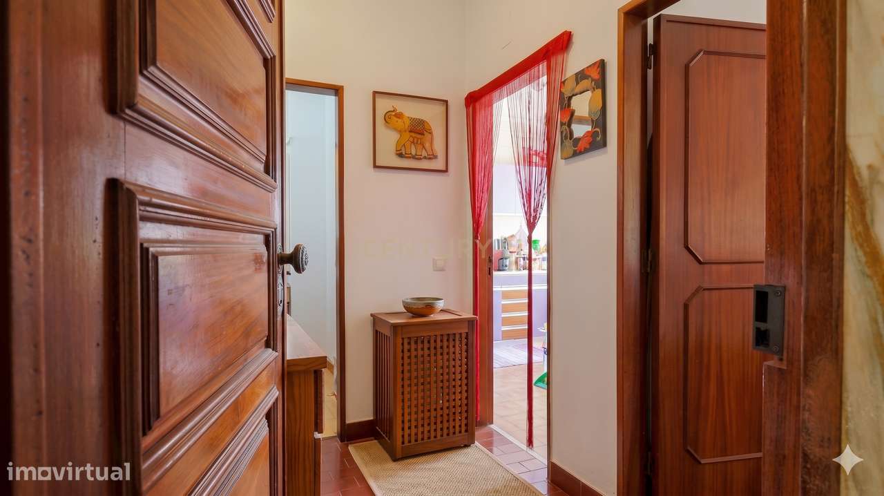 Apartamento T2 com Varanda na Venteira, Amadora-6