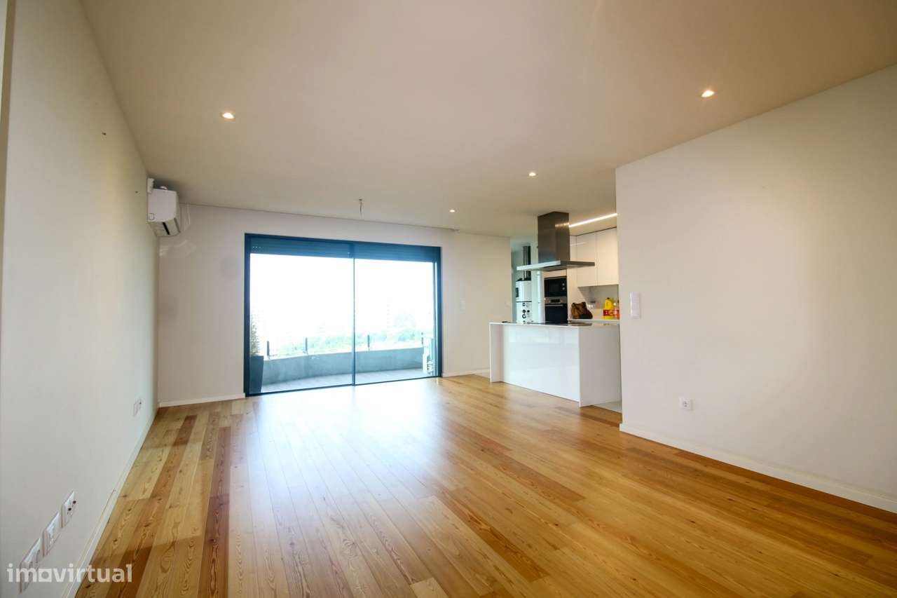 ✨ T2 Moderno com Varanda e Garagem em **Plaza Dom Henrique** – Confort - Grande imagem: 5/60