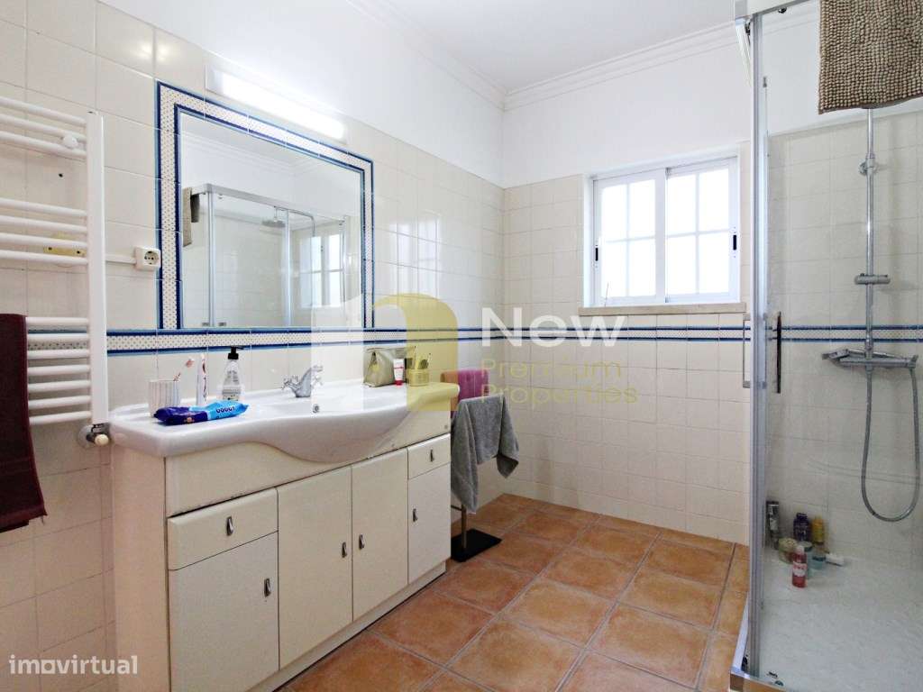 Moradia isolada com 600m2 de terreno com fantástica piscina-8