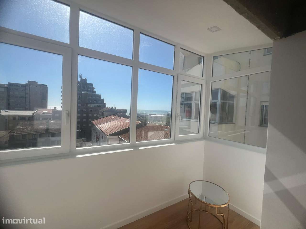 T2 +1 completamente renovado com vistas mar-20