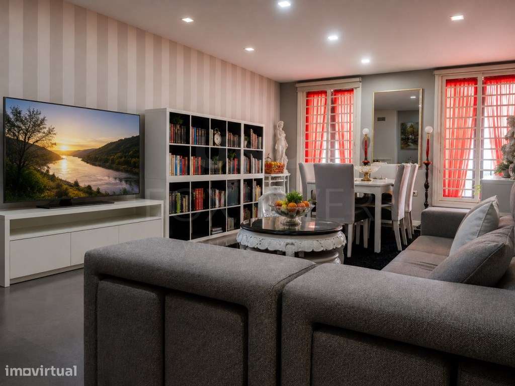 Apartamento T2 com Terraço Privativo e Garagem - Touguinha, Vila do...-0