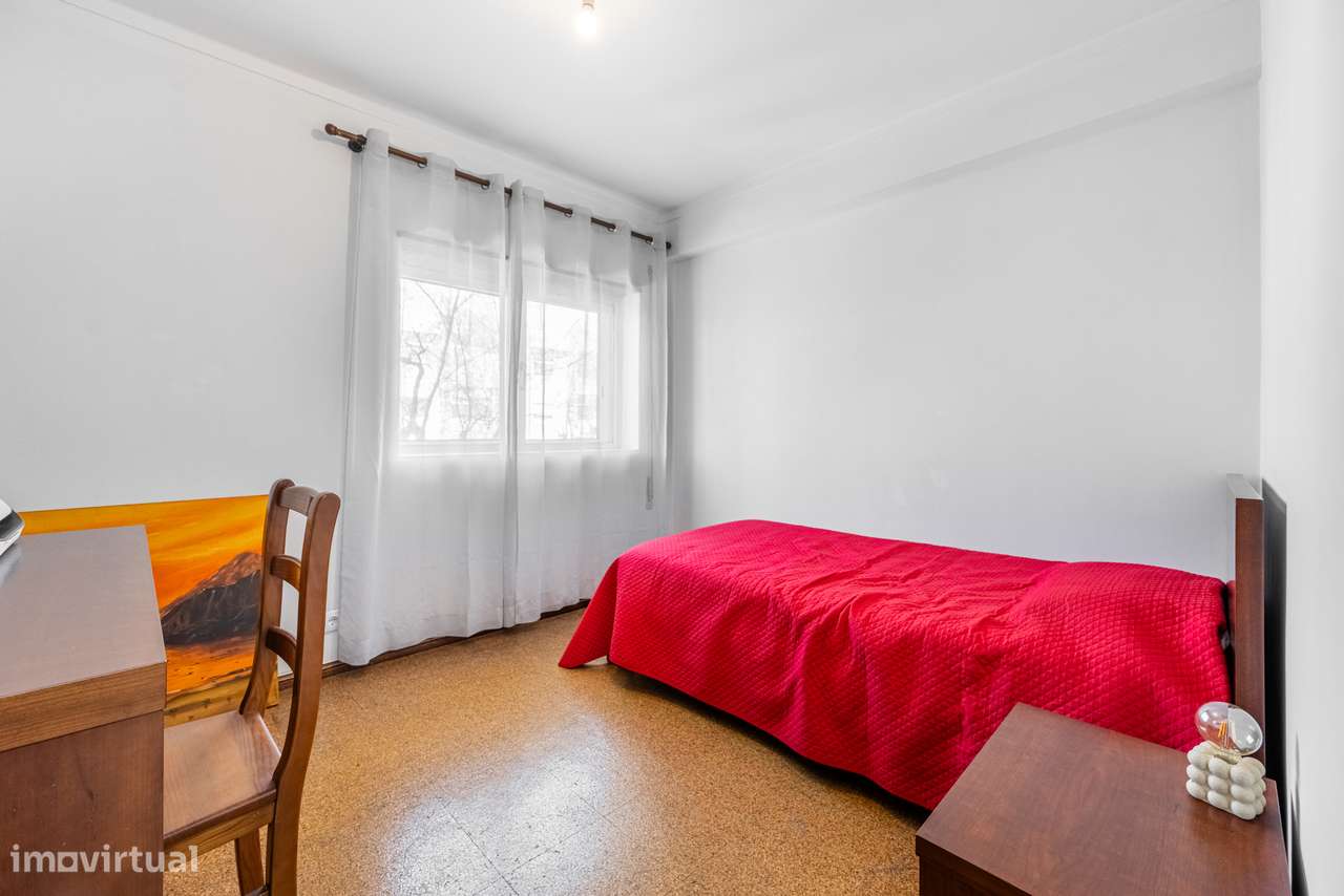 Apartamento T3 renovado no centro de Braga-14