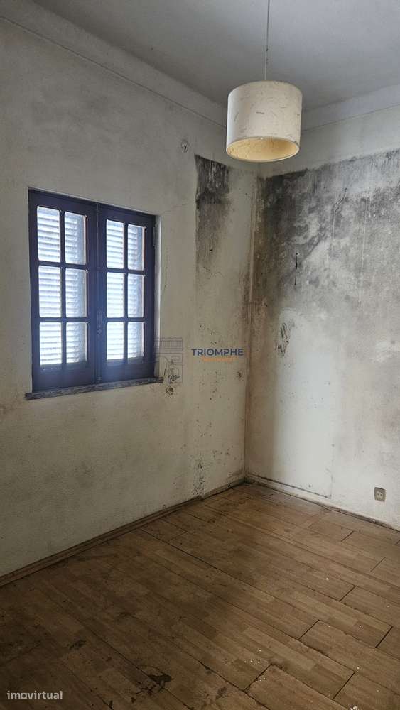 Moradia T2 Campolide, para renovação total-10
