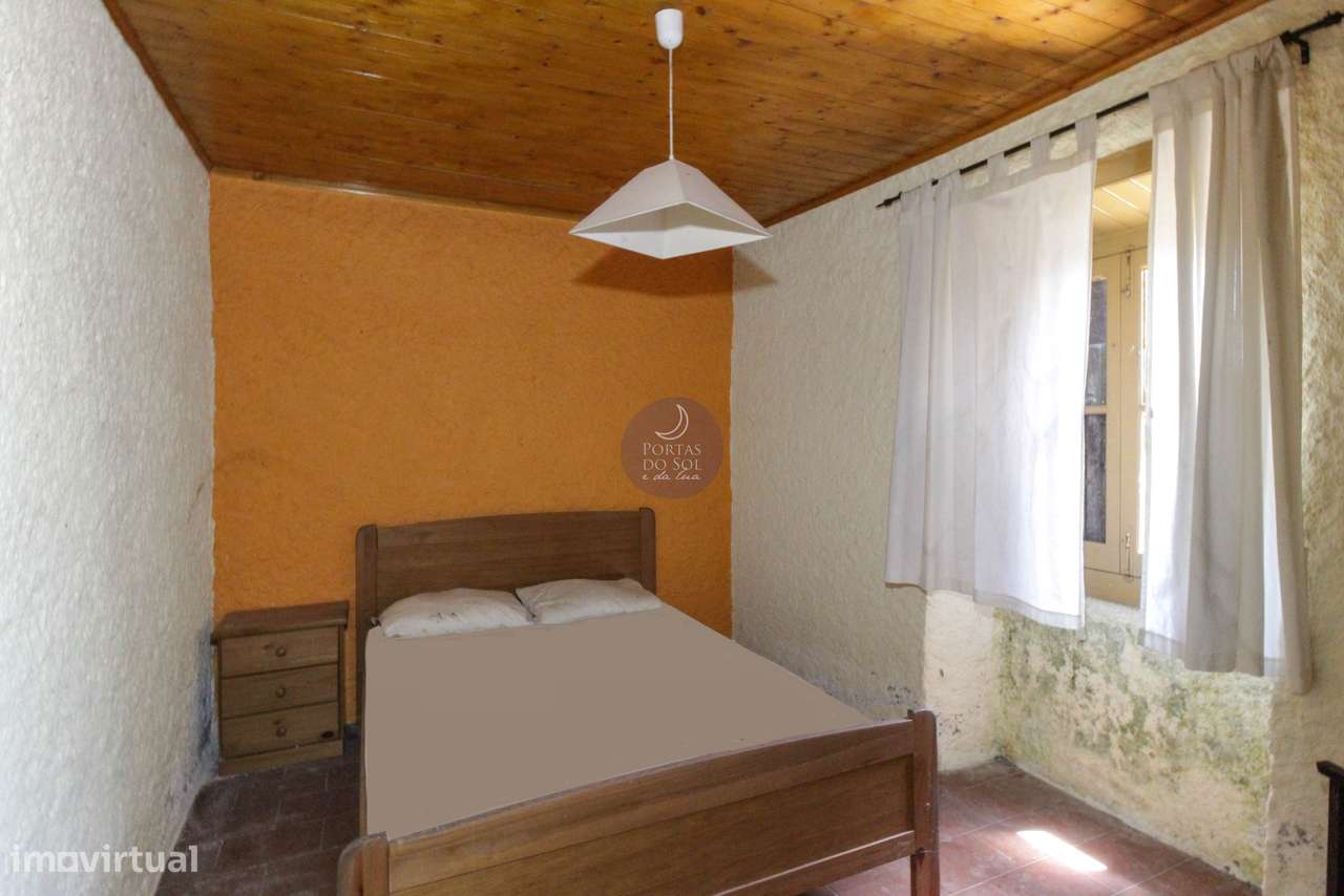 Quintinha de 2.995 m2 c/ moradia V2 e poço.-11