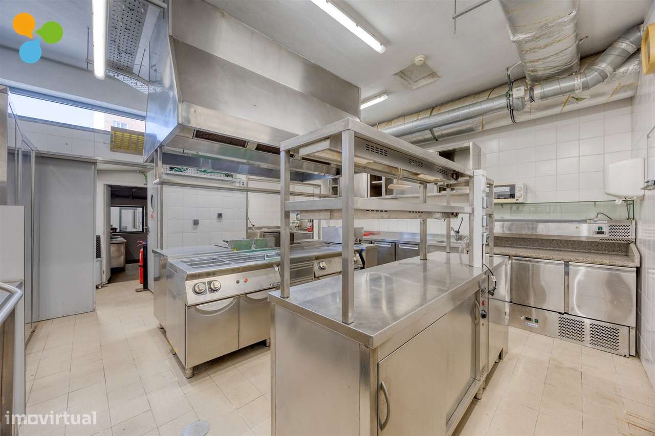 Restaurante Equipado e Pronto a Funcionar – Oportunidade de Investimen-22