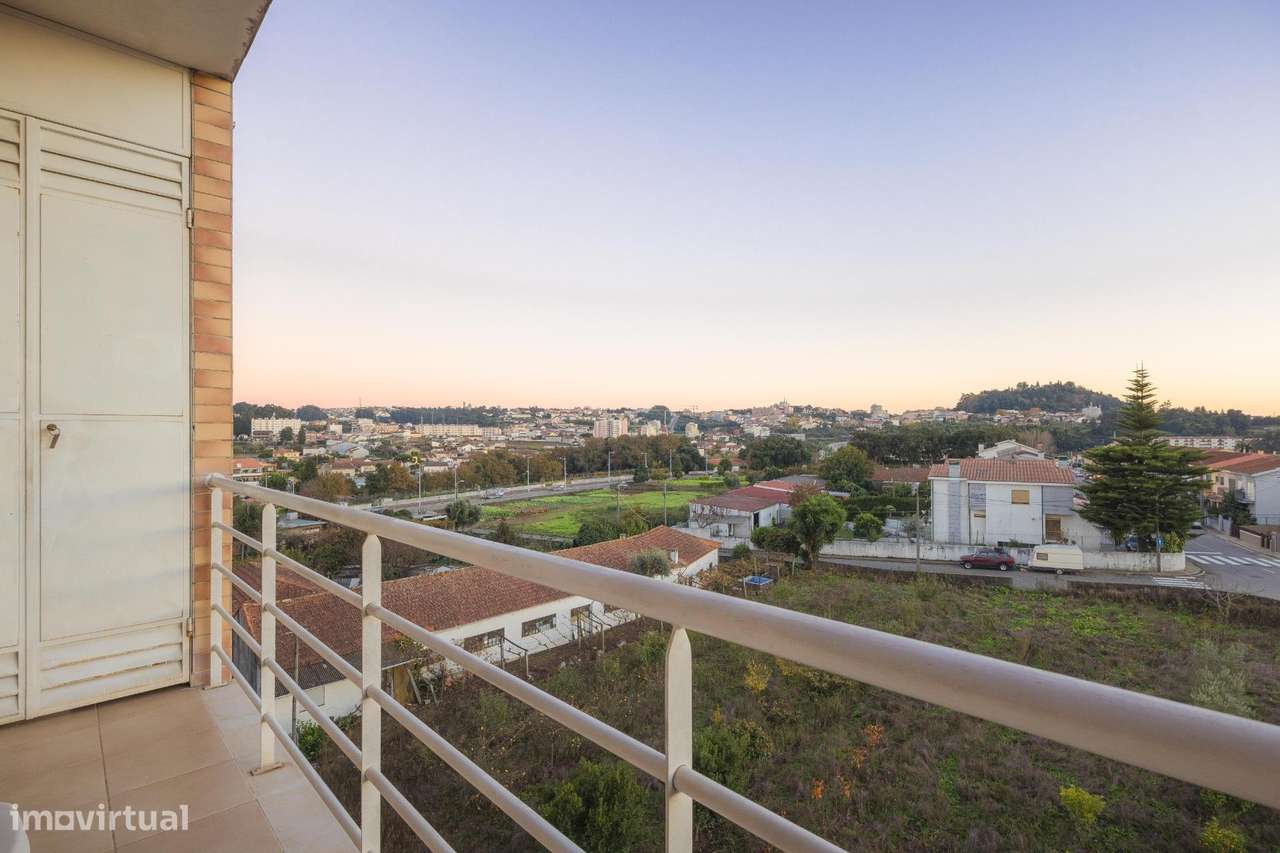 Apartamento T2, Gondomar, com varanda e 2 lugares de garagem-12