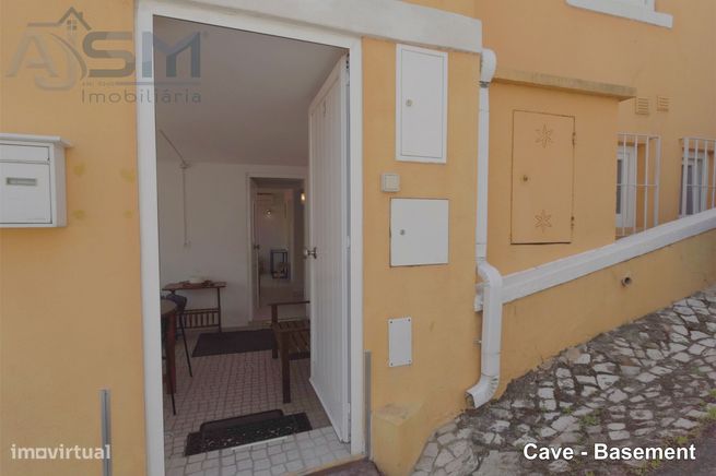 Estoril - Moradia isolada composta por 3 pisos e quintal com anexos-44