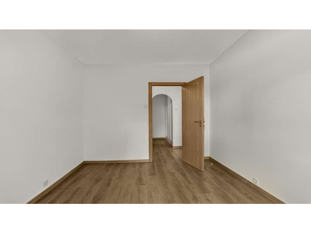 Apartamento T2 Remodelado nos Olivais-8