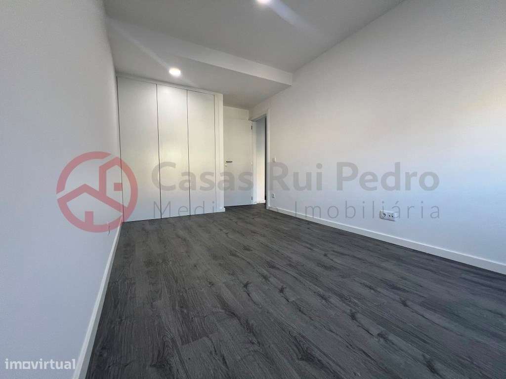 T2 Totalmente Remodelado na Cova da Piedade-10