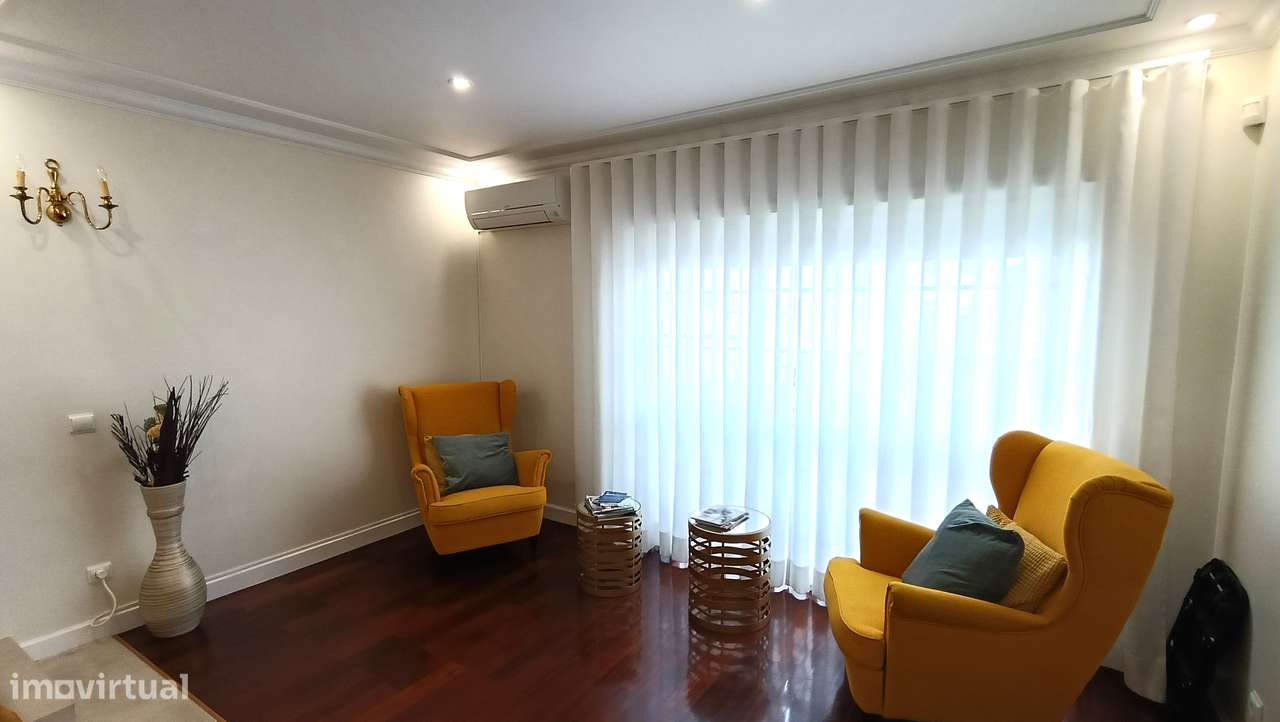 Moradia geminada V6 equipada e mobilada com requinte - Grande imagem: 2/39