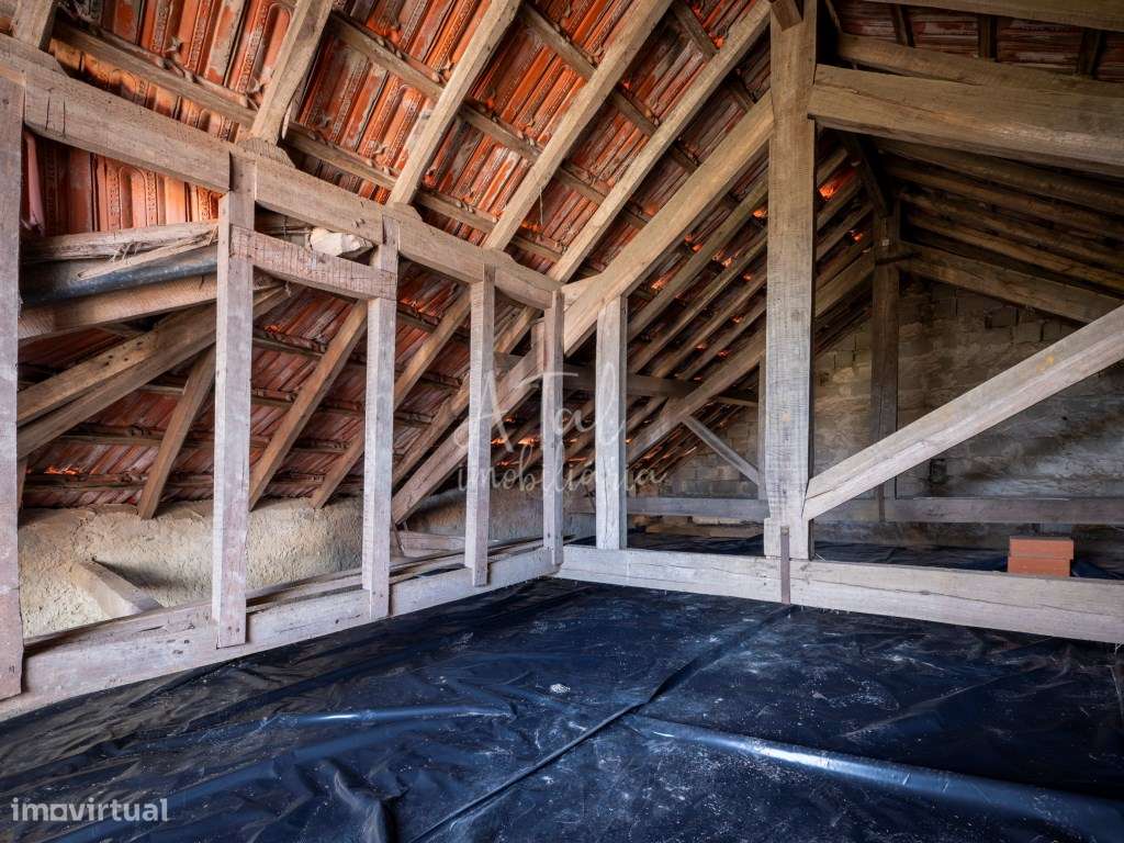 Prédio com loja e sotão independente-13