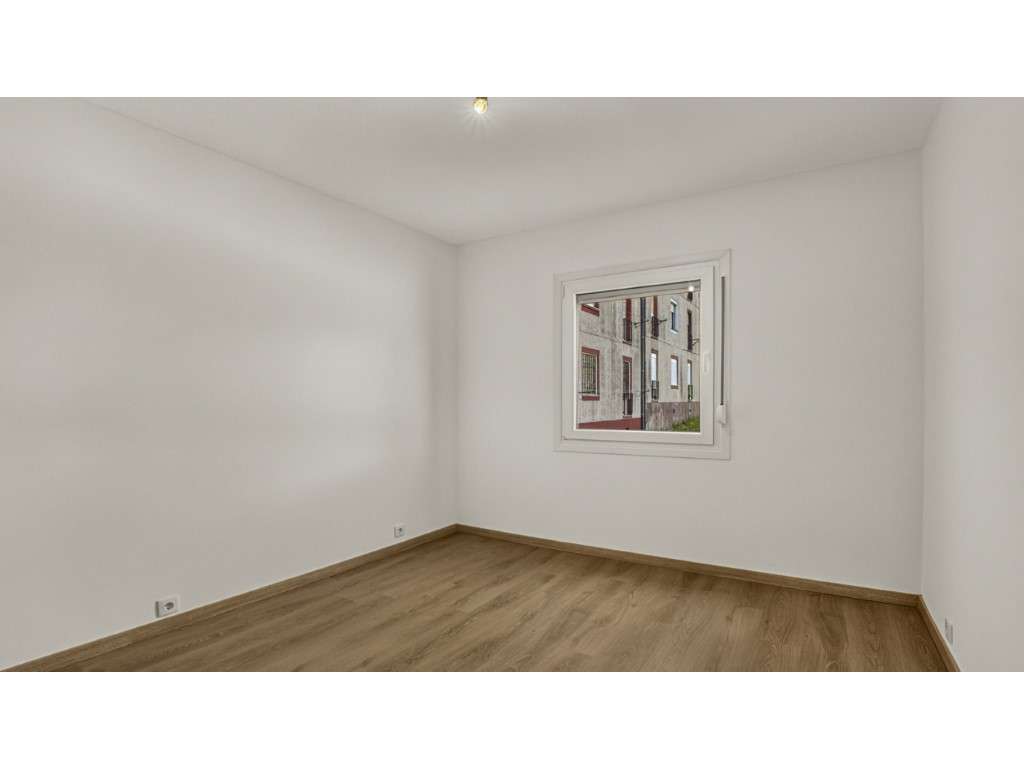 Apartamento T2 Remodelado nos Olivais-7