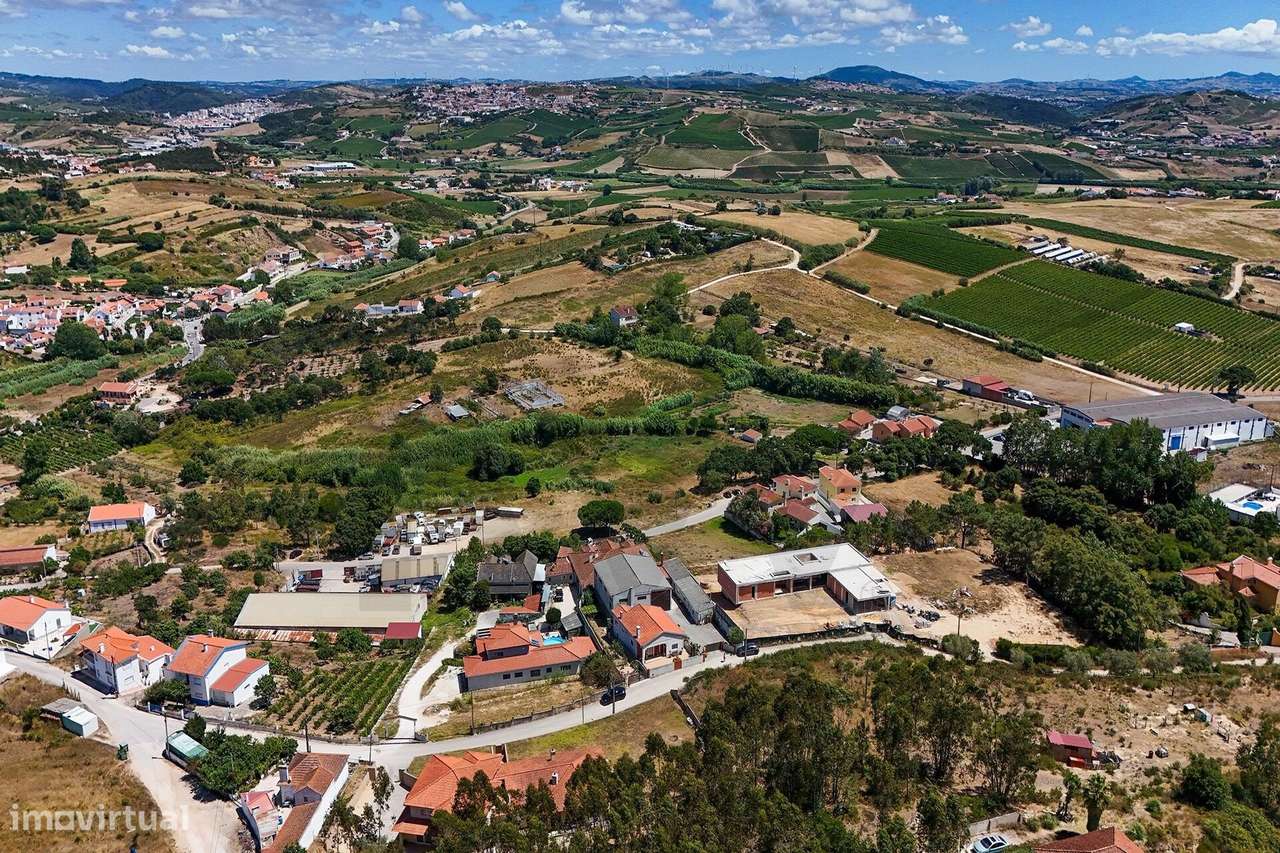 Moradia T3 com Pavilhão de 198 m2 e Terreno de 976 m2 | Fonte Grada, T-20