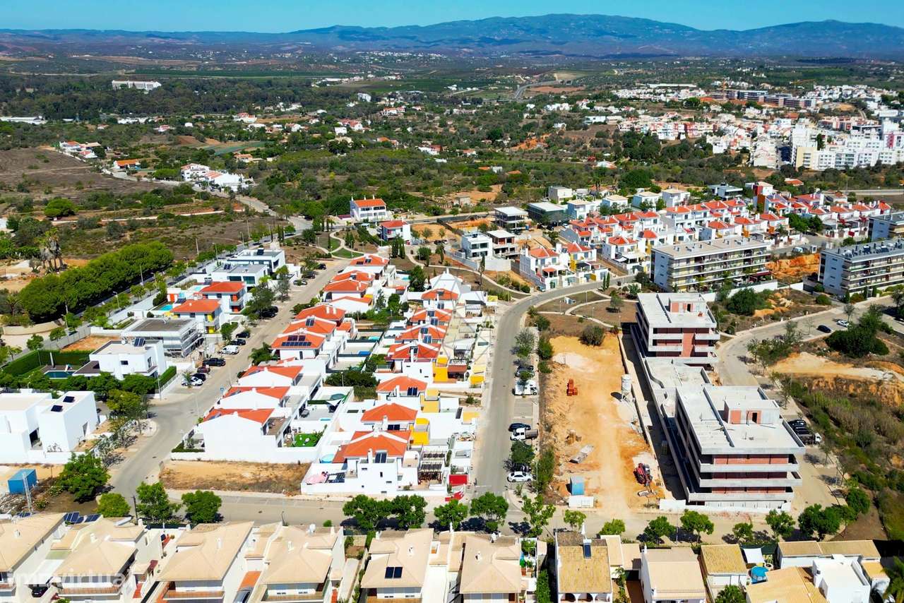 Lote de terreno com projeto aprovado para 16 apartamentos em Portimão - Grande imagem: 5/17
