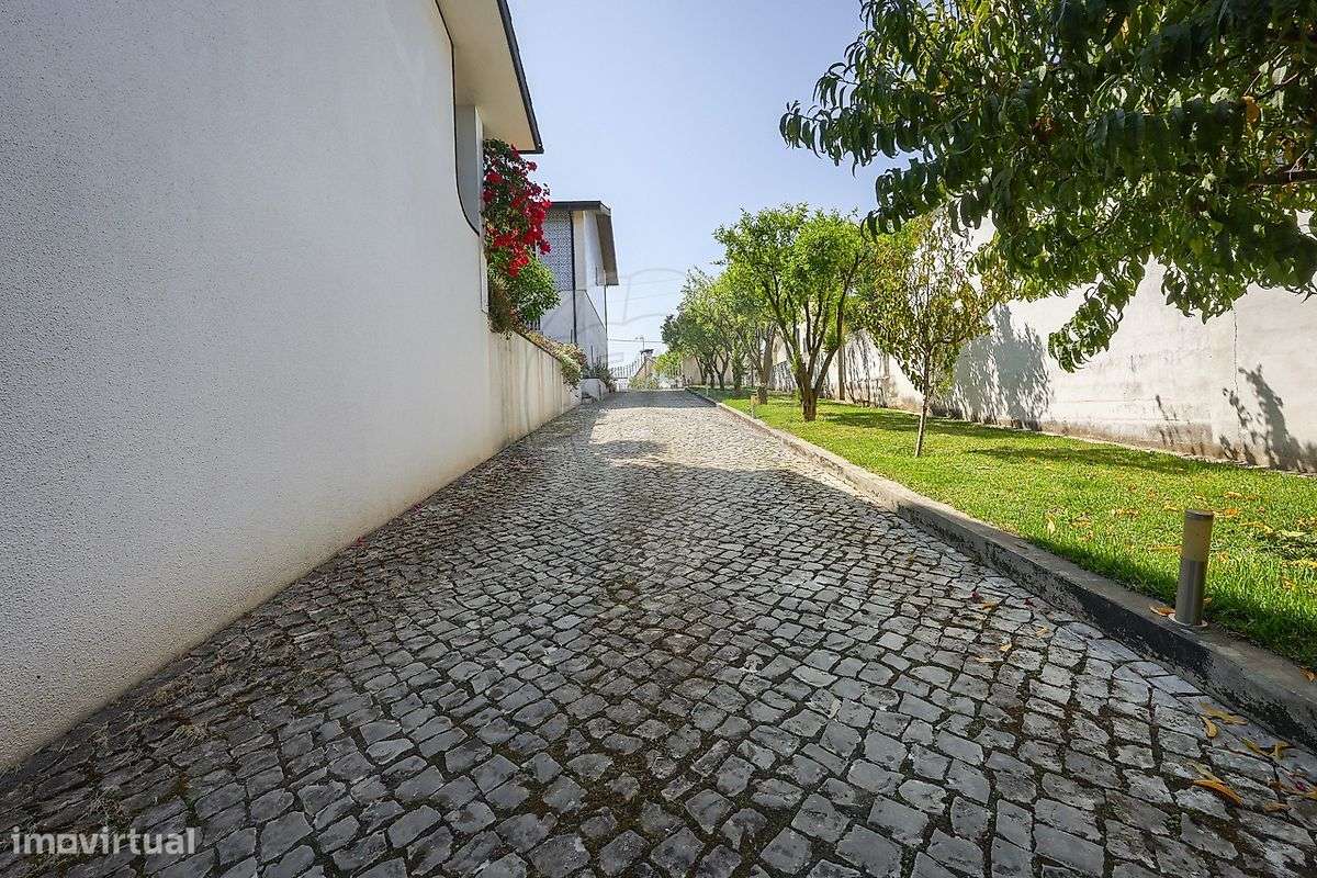 Moradia T3 | Anexo T1 | 628m2 | Lote 2140m2 | 10 min Centro Águeda-40