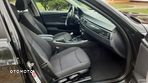 BMW Seria 3 320i Touring - 11