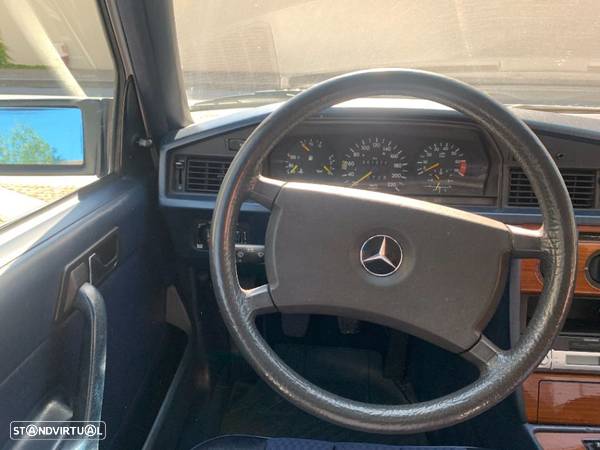 Mercedes-Benz 190 E 1.8 - 32